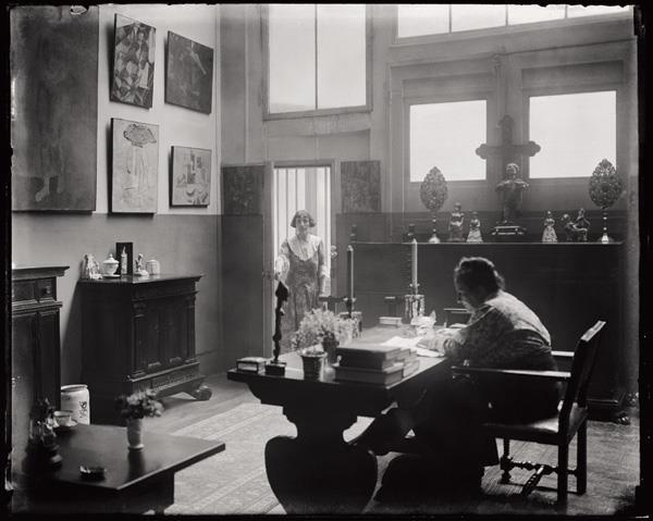 Alice B. Toklas y Gertrude Stein por Man Ray